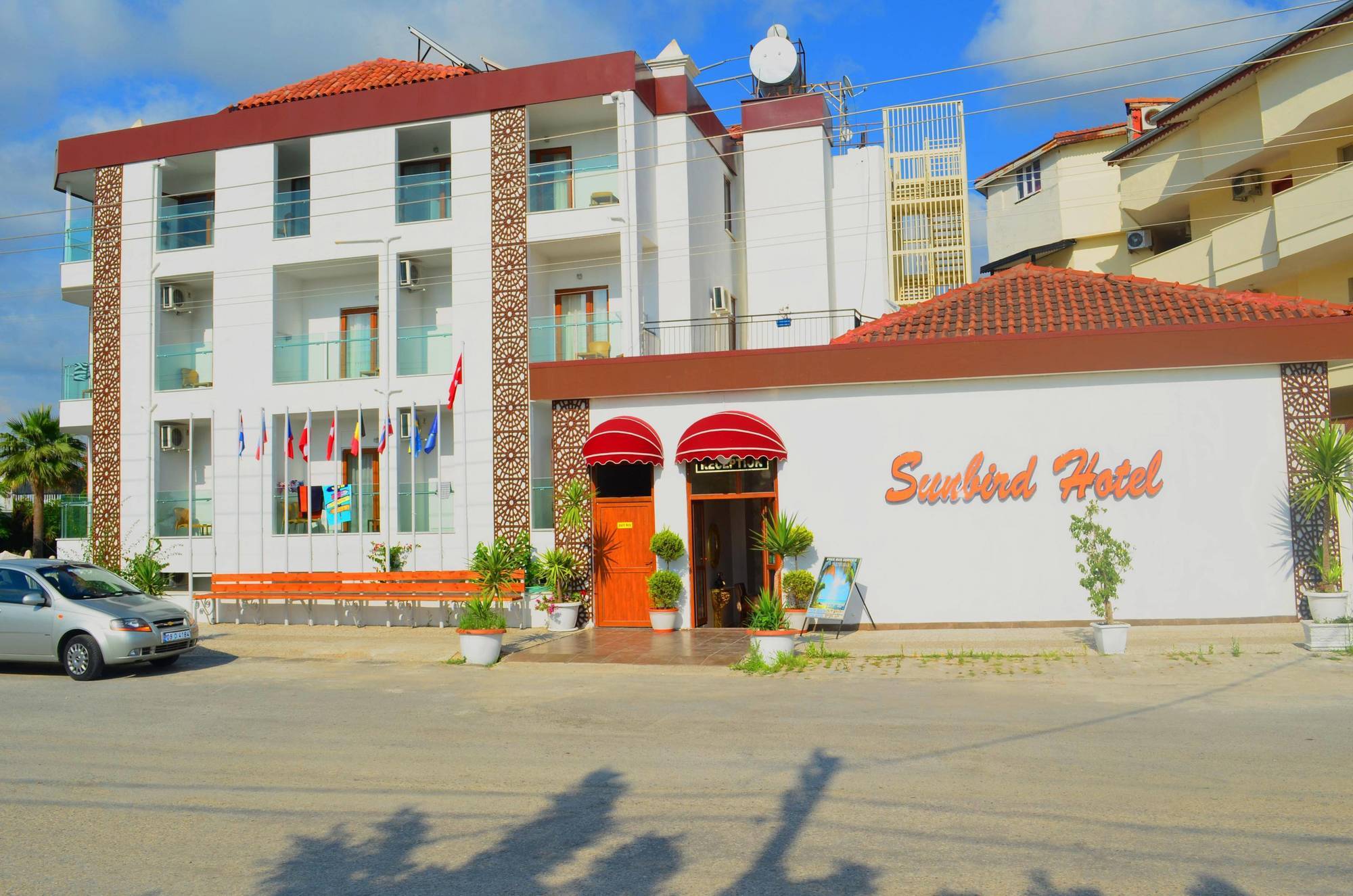 Sunbird Hotel Side Esterno foto